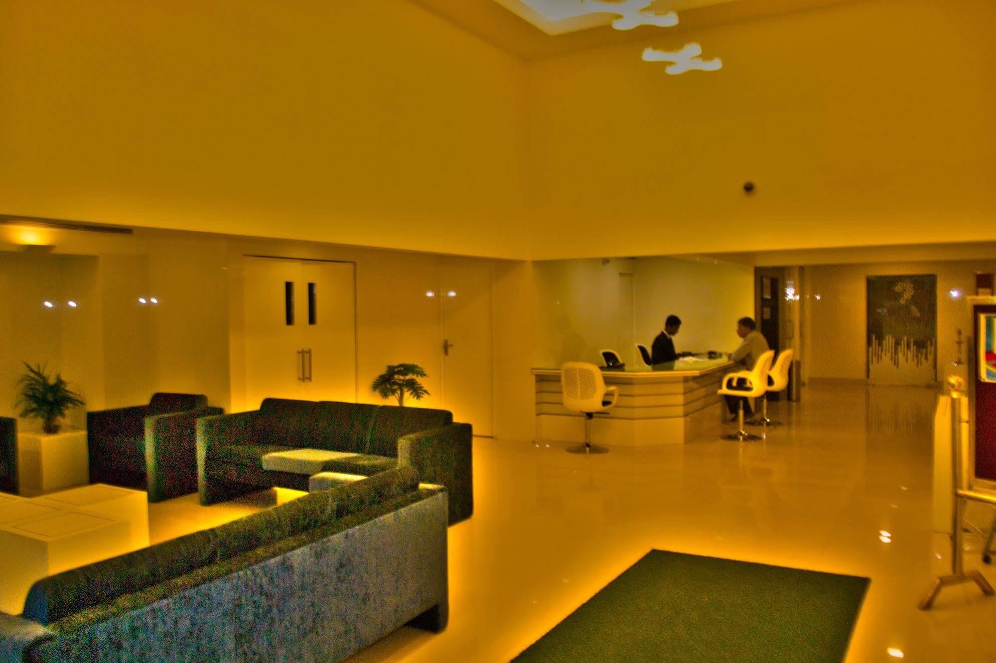 Hotel Pankaj 트리반드룸 외부 사진